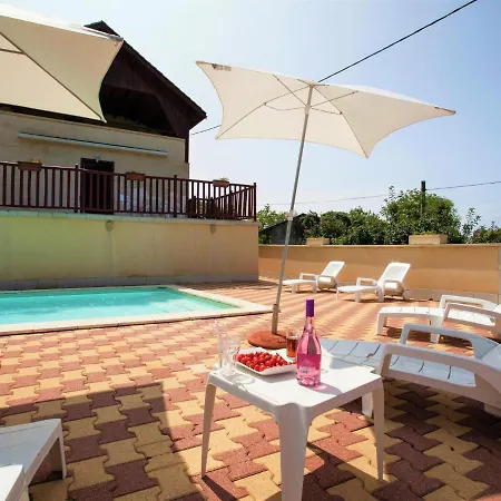 With Private Pool Near Sarlat * Carlux